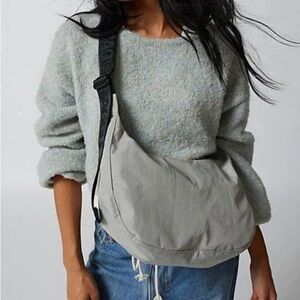 🌟NWT gray BAGGU medium crescent bag🌟